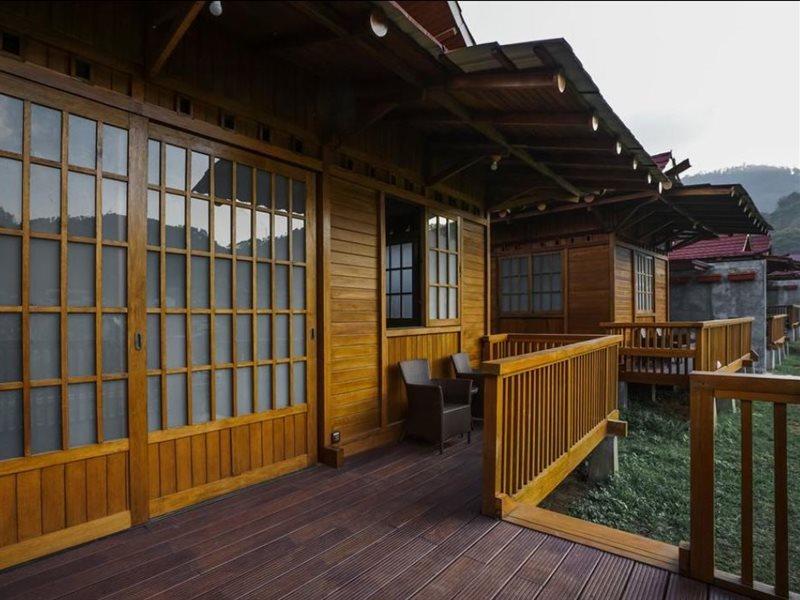 The Onsen Hot Spring Resort Batu  Exterior photo