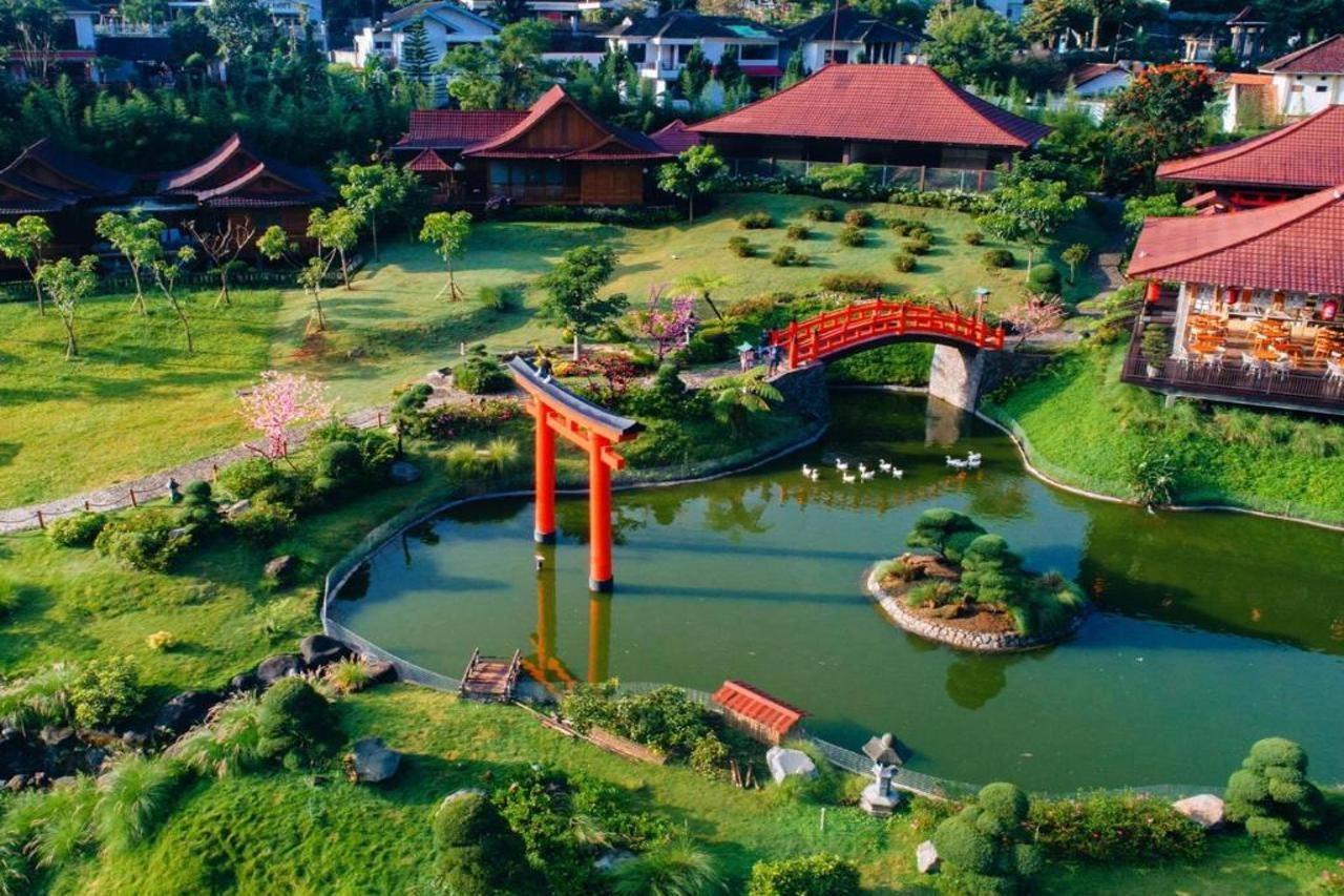 The Onsen Hot Spring Resort Batu  Exterior photo